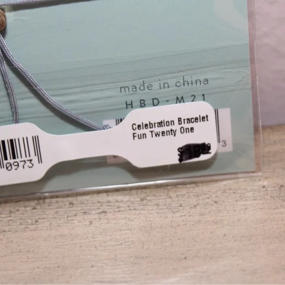 LUCKY FEATHER Fun Twenty-One 14K Gold Dipped Milestone Birthday Bracelet NWT - Picture 5 of 5